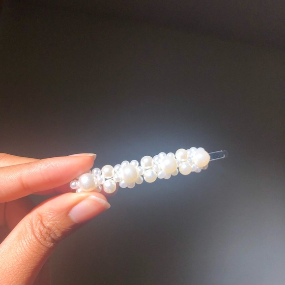 💫 Pair of Pearl Hair Clips - Picture 4 of 6